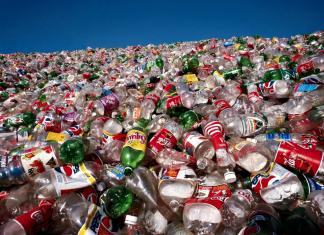 Wszystko o recyklingu plastikowych butelek